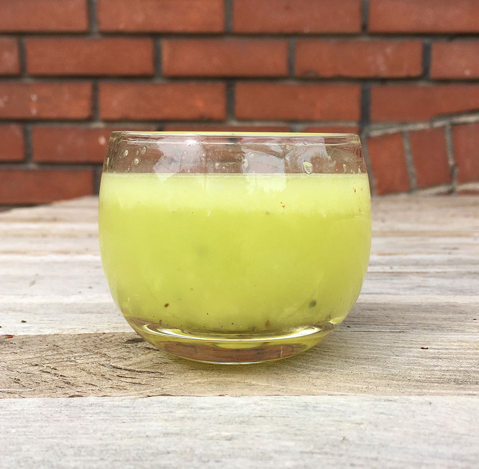 The kiwi gin fizz cocktail